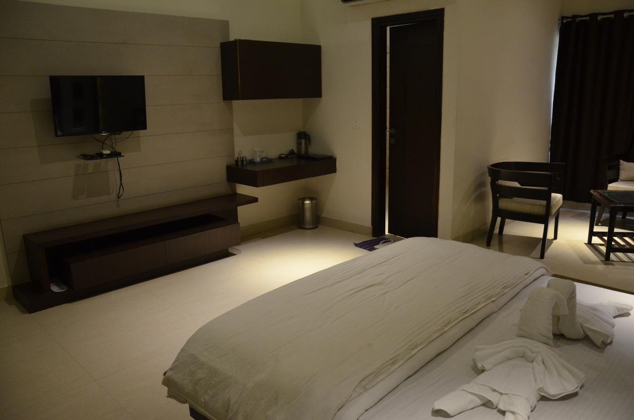 Hotel Aroma Inn Sirsa 외부 사진